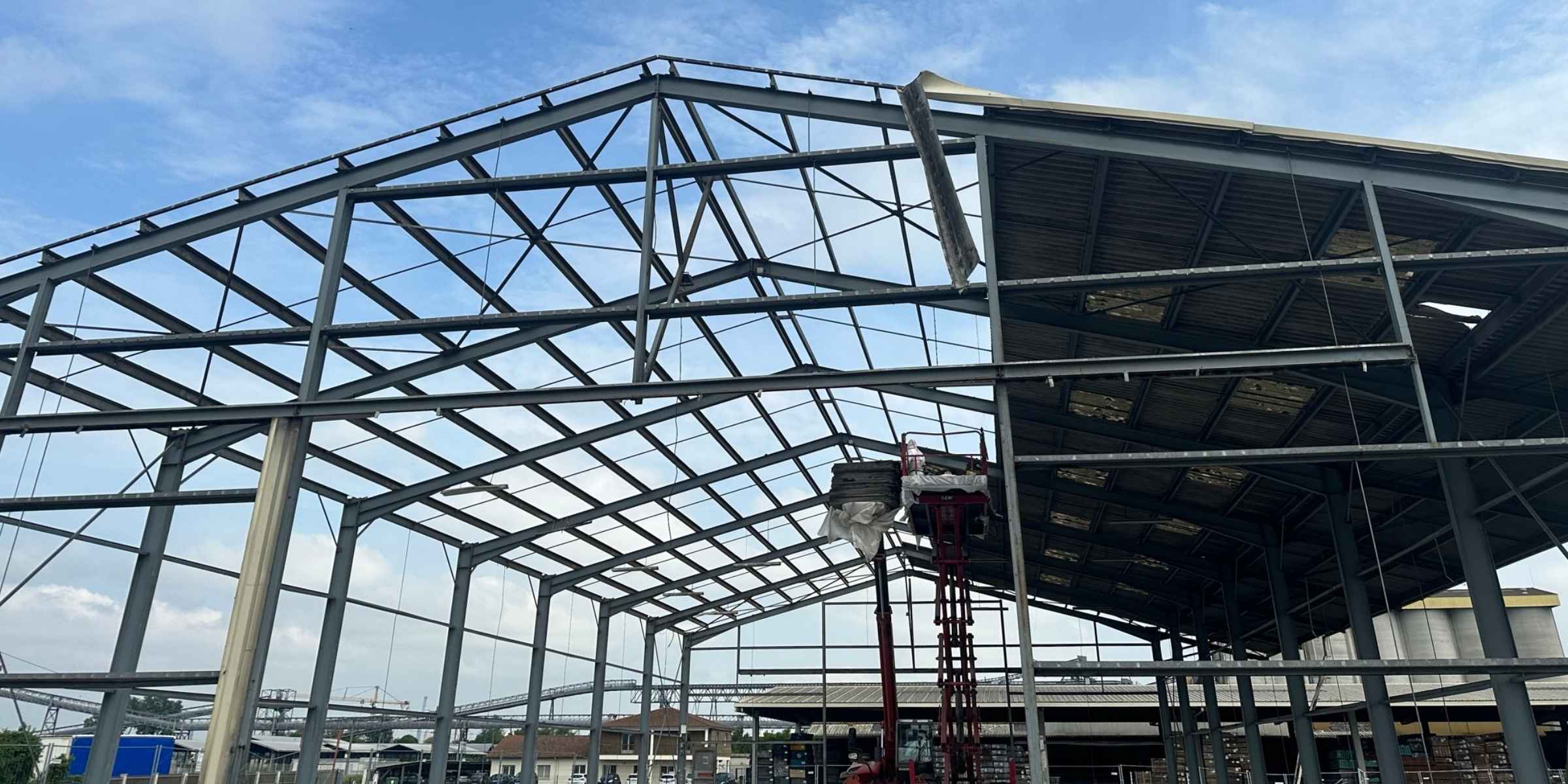 Demande de devis désamiantage à Bordeaux pour structure métallique industrielle