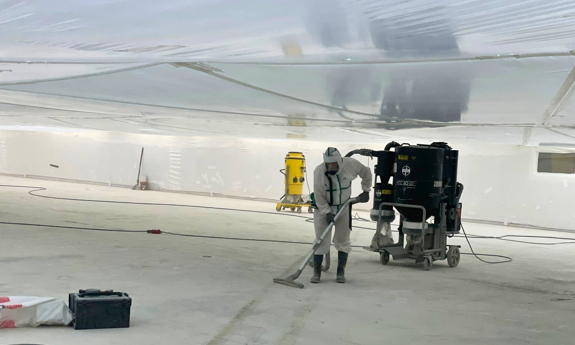 Entreprise de désamiantage D2M qui réalise un chantier à La Rochelle