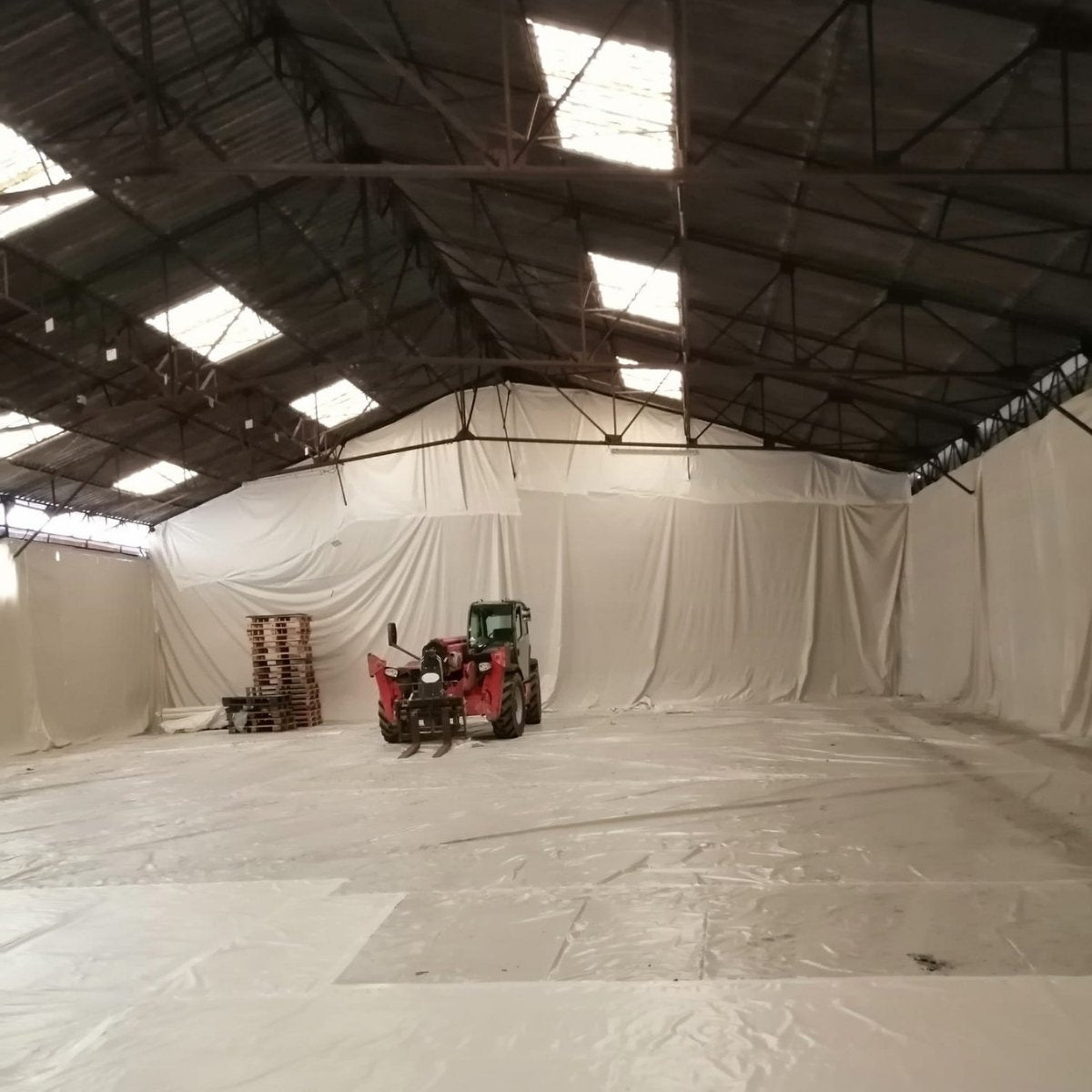 Désamiantage et démolition d’un site industriel à Castelsarrasin (Tarn-et-Garonne) – 13 000 m² traités