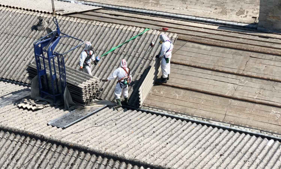 Toiture avant travaux de désamiantage sur un chantier résidentiel à Bordeaux