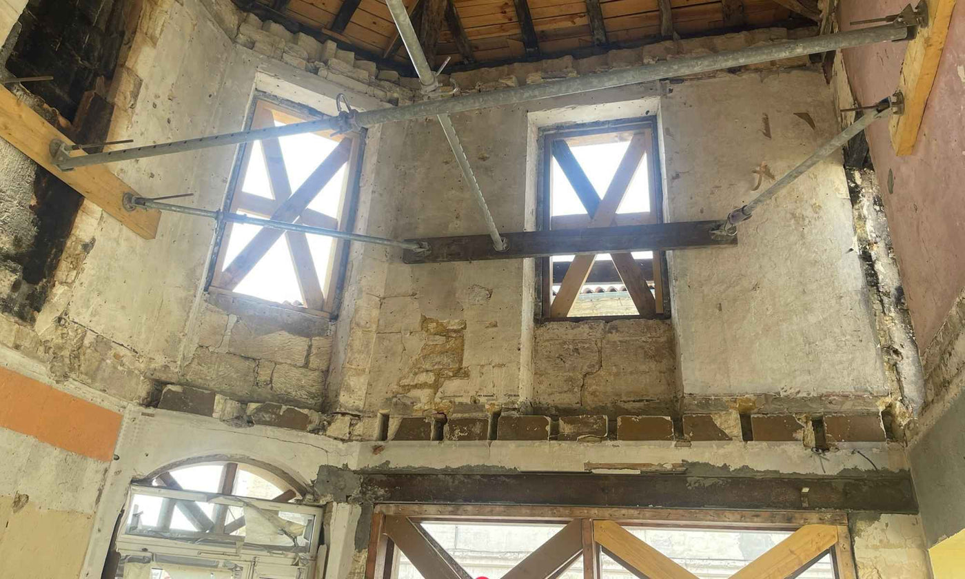Curage technique intérieur d’un bâtiment à Bordeaux avant travaux de rénovation