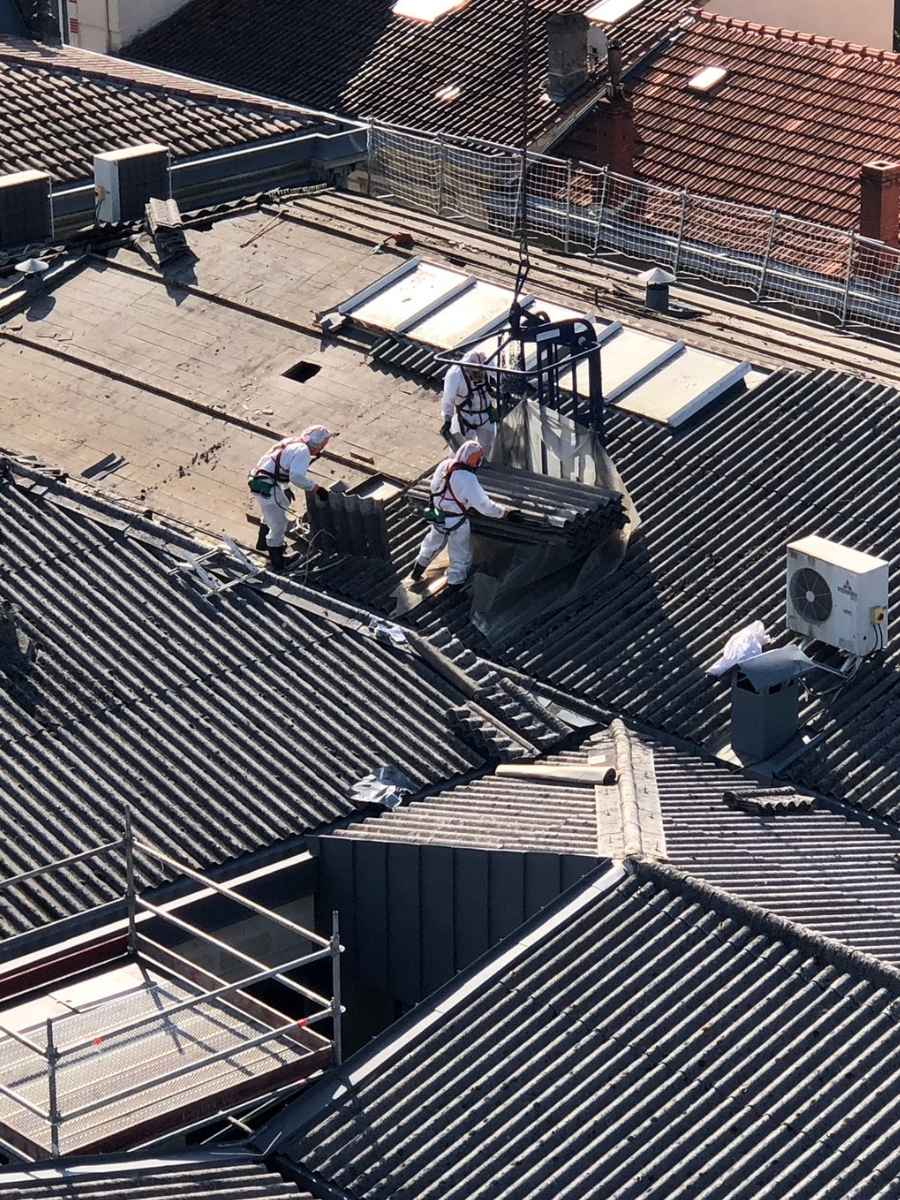 Chantier de désamiantage en centre-ville de Bordeaux sur le projet Tivoli Rue Macau