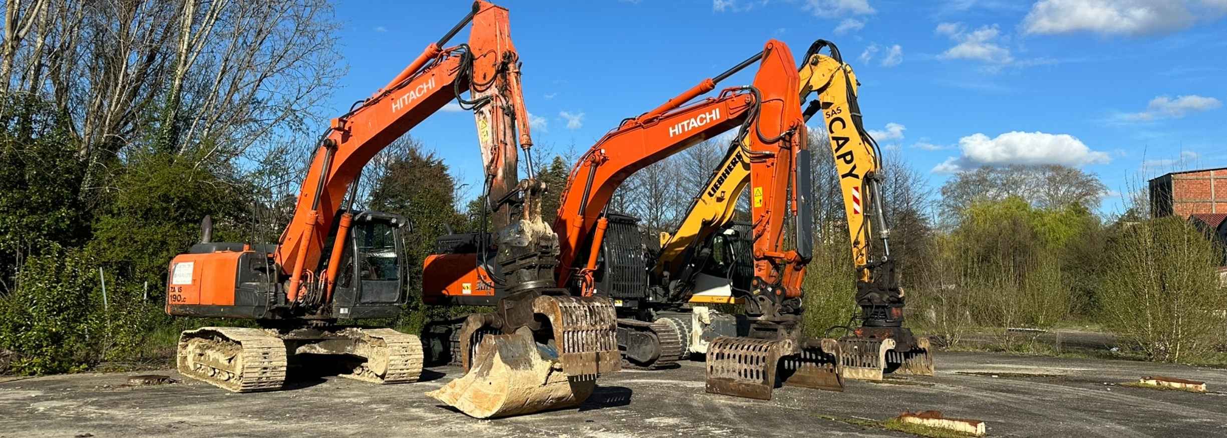 Engins de démolition utilisés par une entreprise spécialisée à Bordeaux