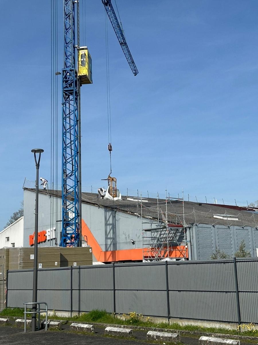 Rénovation de couverture fibrociment sur le chantier Basic Fit à Nazelles-Négron